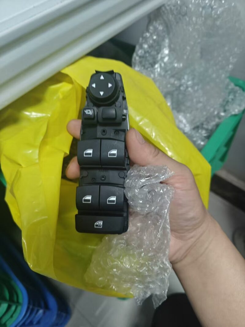 (available in bulk) BMW 1 series F52 original engine drive window switch